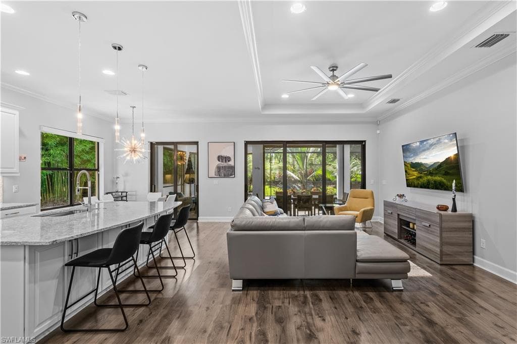 8696 Dilillo St, Naples, FL 34119-3