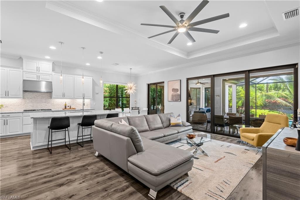 8696 Dilillo St, Naples, FL 34119-4