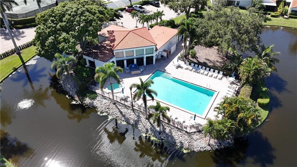 586 Beachwalk Cir O206, Naples, FL 34108-22