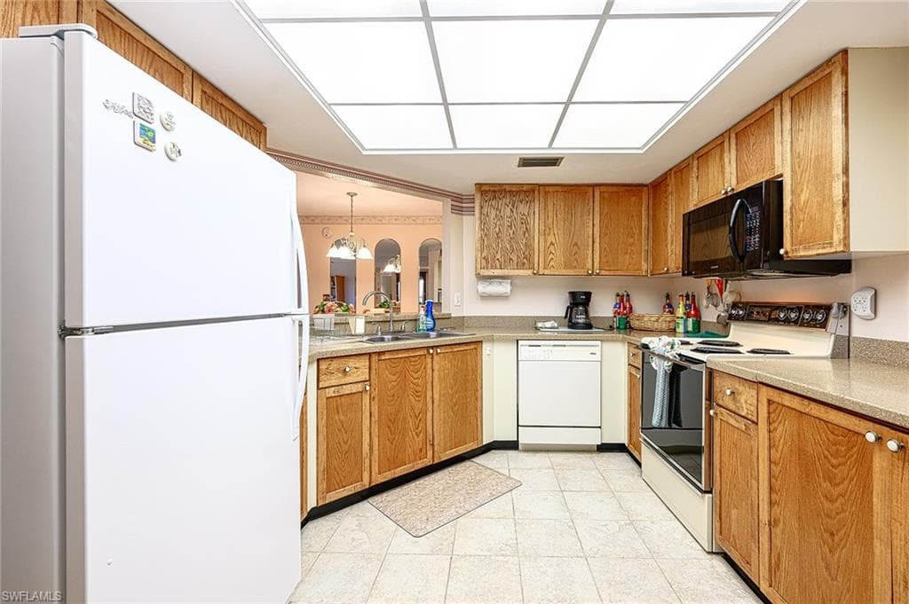 586 Beachwalk Cir O206, Naples, FL 34108-3