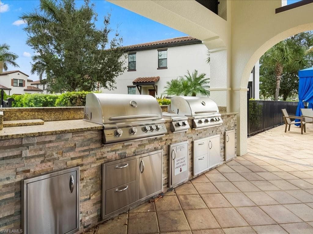 15102 Palmer Lake Cir 105, Naples, FL 34109-33