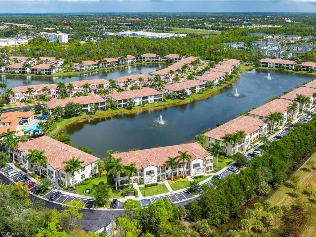 15102 Palmer Lake Cir 105, Naples, FL 34109-2