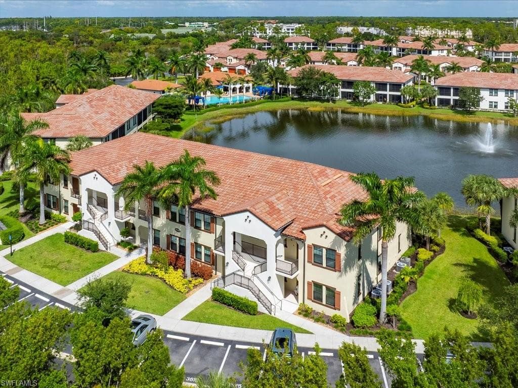 15102 Palmer Lake Cir 105, Naples, FL 34109-3