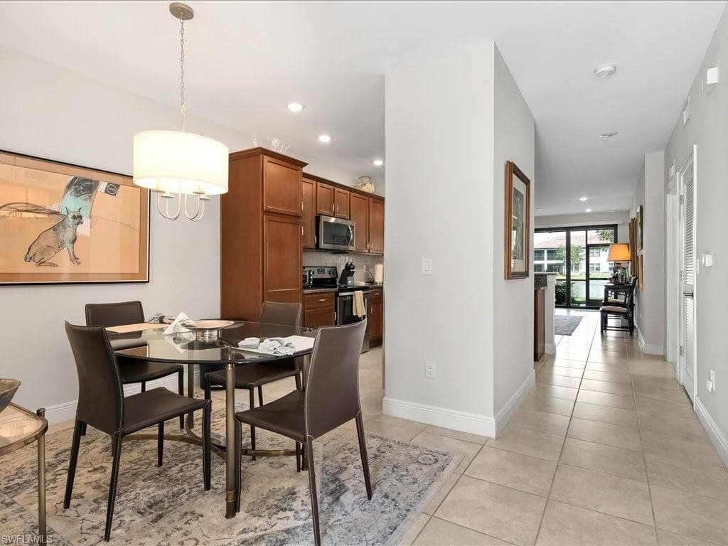 15102 Palmer Lake Cir 105, Naples, FL 34109-5