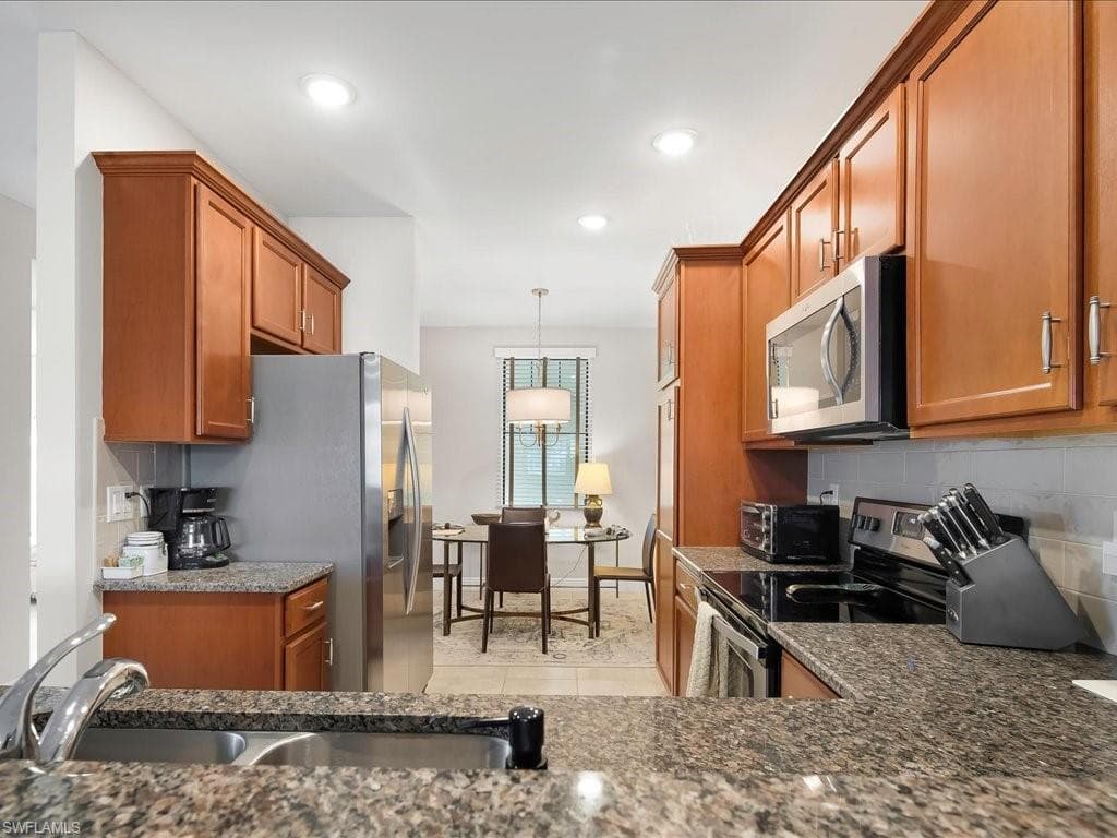 15102 Palmer Lake Cir 105, Naples, FL 34109-6