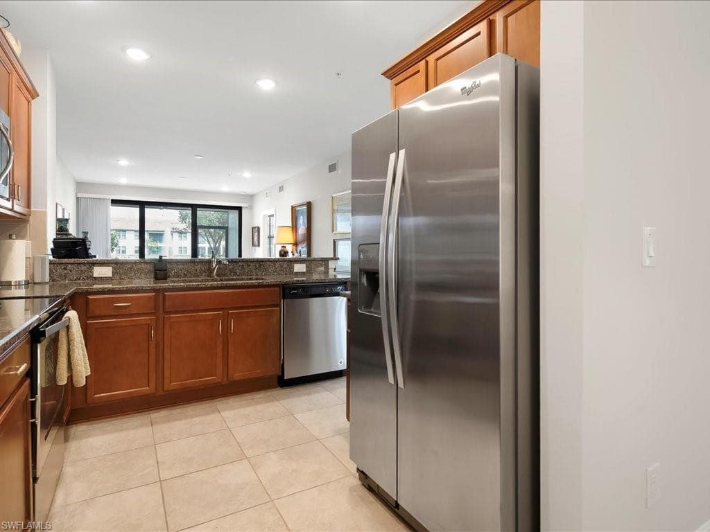 15102 Palmer Lake Cir 105, Naples, FL 34109-7