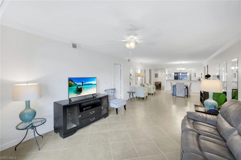 2462 Hidden Lake Dr 201, Naples, FL 34112-8