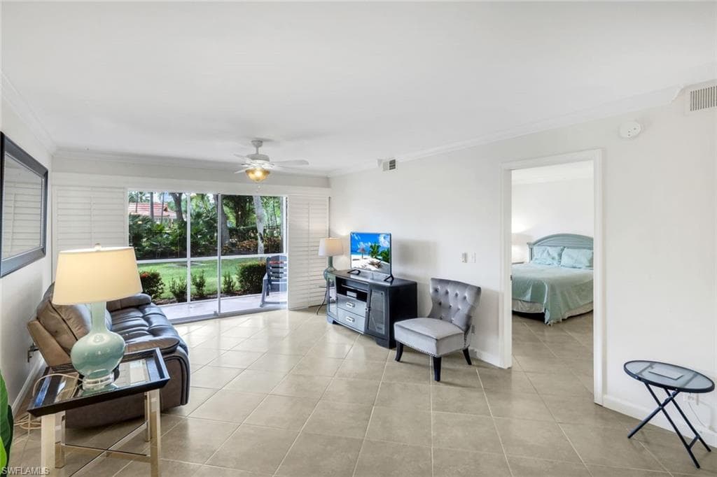 2462 Hidden Lake Dr 201, Naples, FL 34112-10