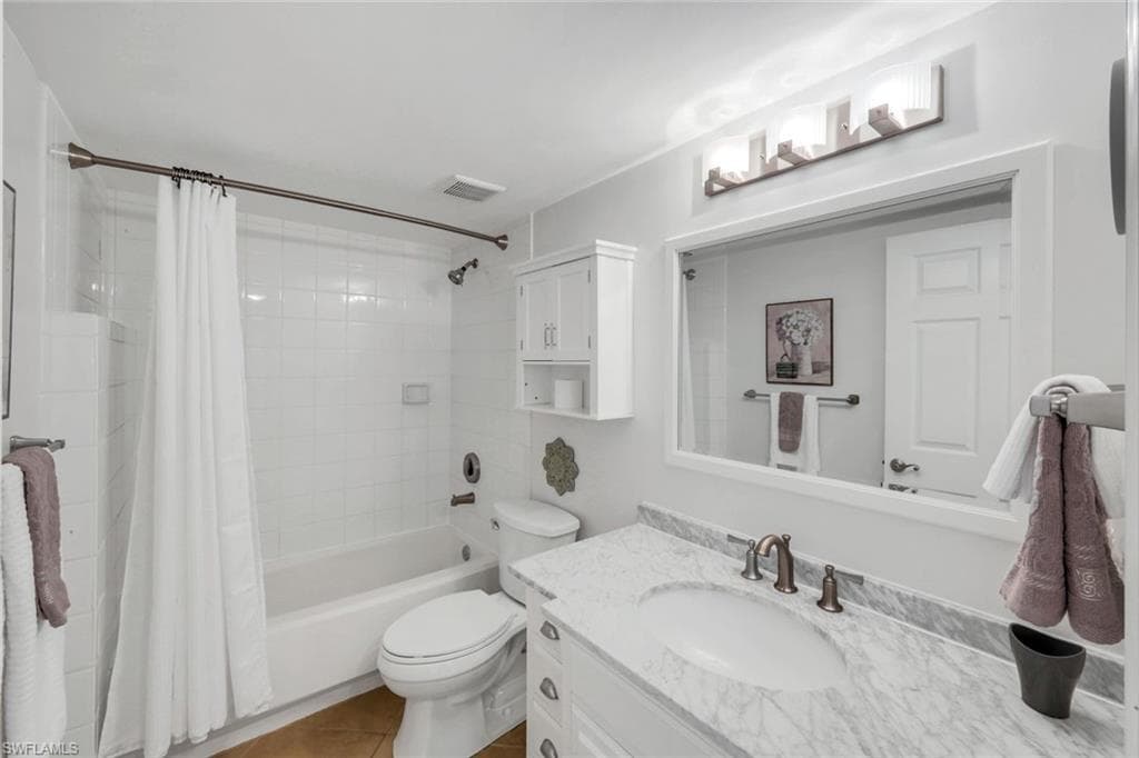 2462 Hidden Lake Dr 201, Naples, FL 34112-15