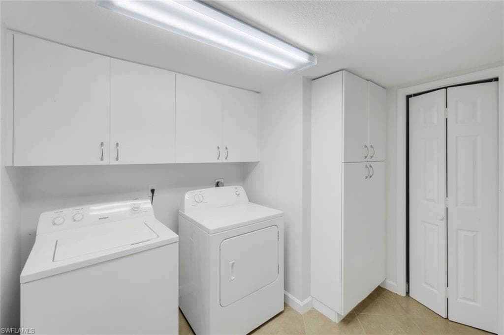 2462 Hidden Lake Dr 201, Naples, FL 34112-16