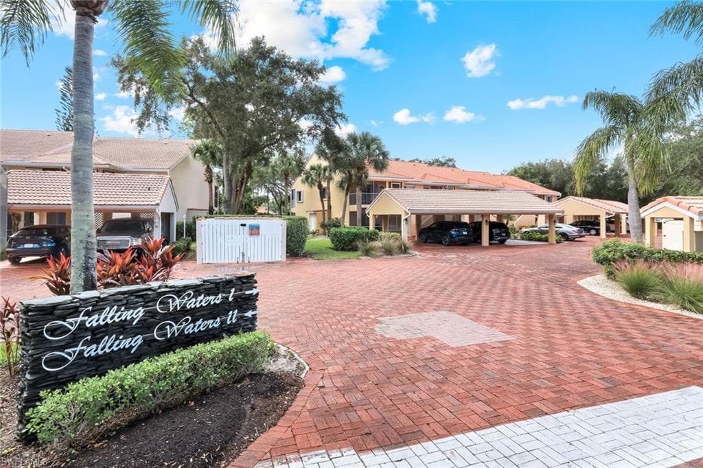 2462 Hidden Lake Dr 201, Naples, FL 34112-17