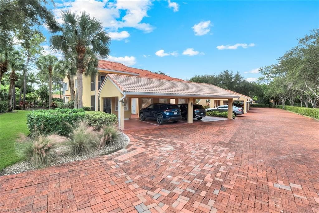 2462 Hidden Lake Dr 201, Naples, FL 34112-22