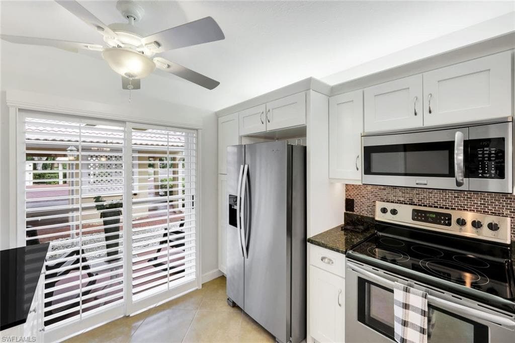 2462 Hidden Lake Dr 201, Naples, FL 34112-2