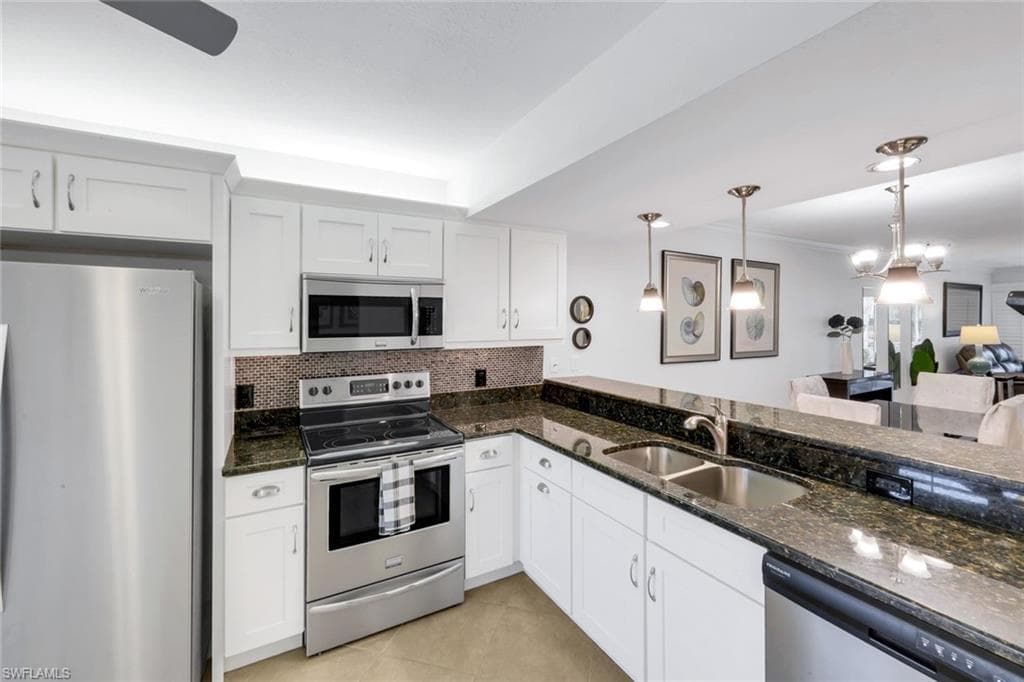 2462 Hidden Lake Dr 201, Naples, FL 34112-4