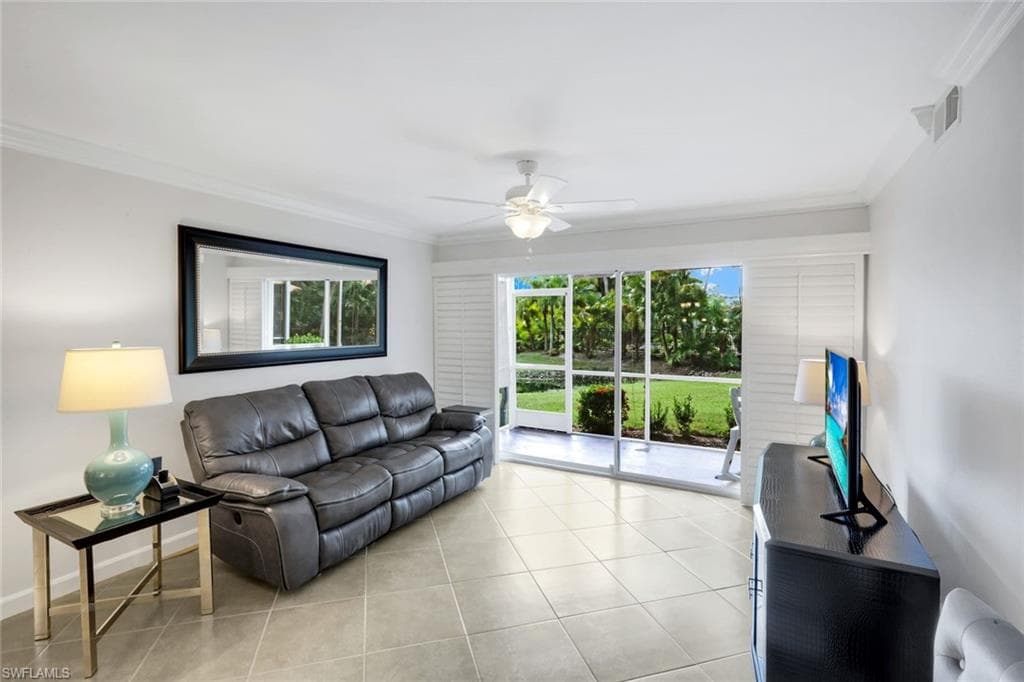 2462 Hidden Lake Dr 201, Naples, FL 34112-7