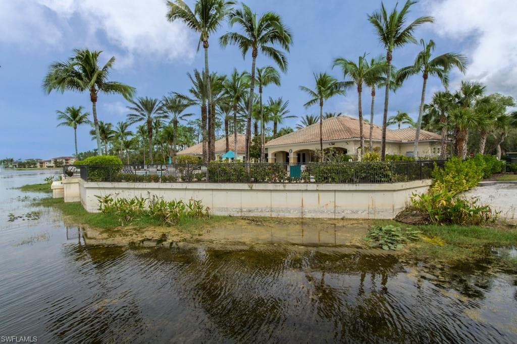 1886 Tarpon Bay Dr S 301, Naples, FL 34119-19
