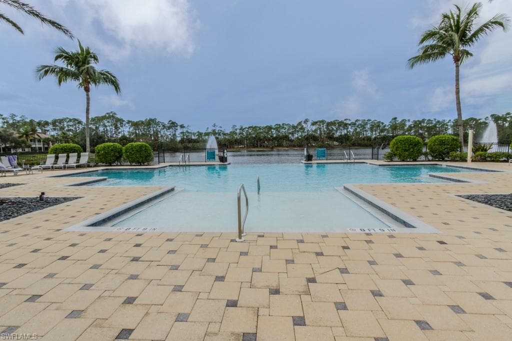 1886 Tarpon Bay Dr S 301, Naples, FL 34119-22