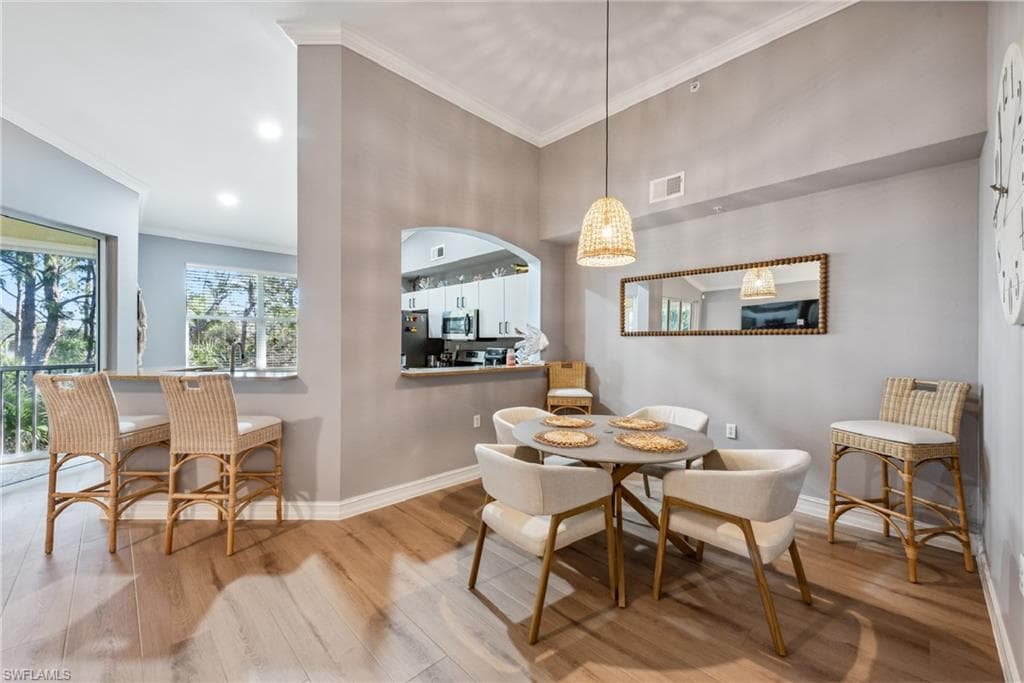 1886 Tarpon Bay Dr S 301, Naples, FL 34119-1