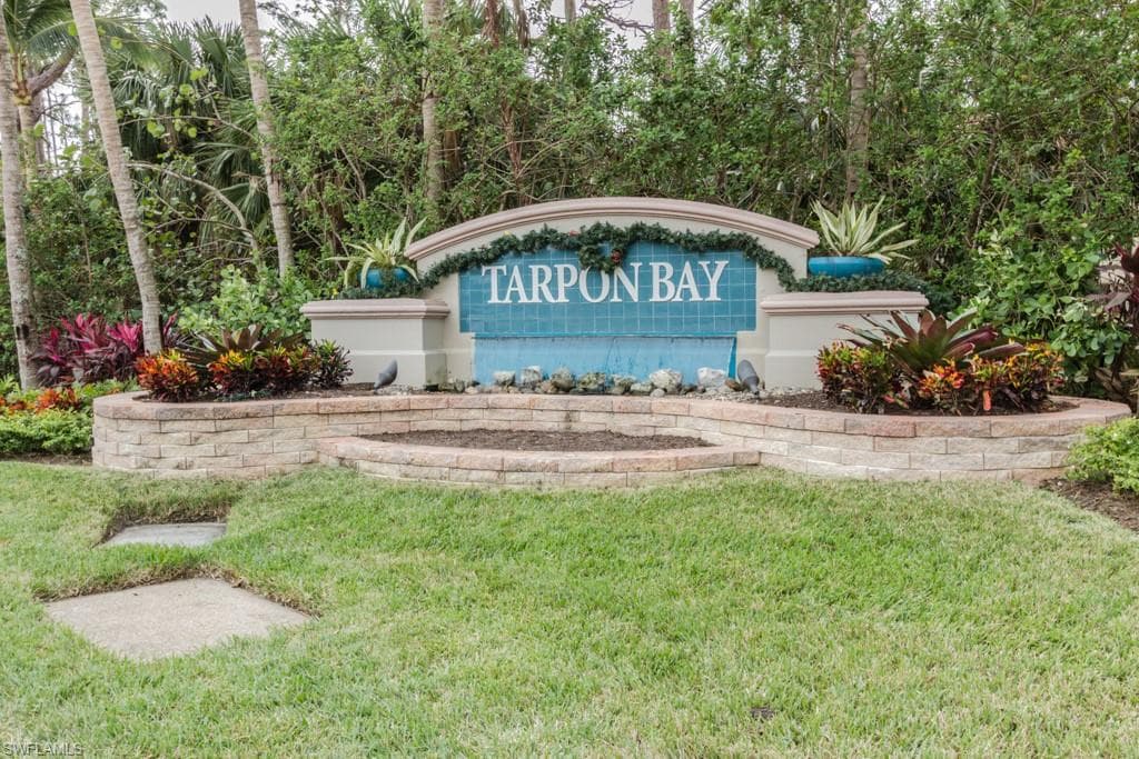1886 Tarpon Bay Dr S 301, Naples, FL 34119-2
