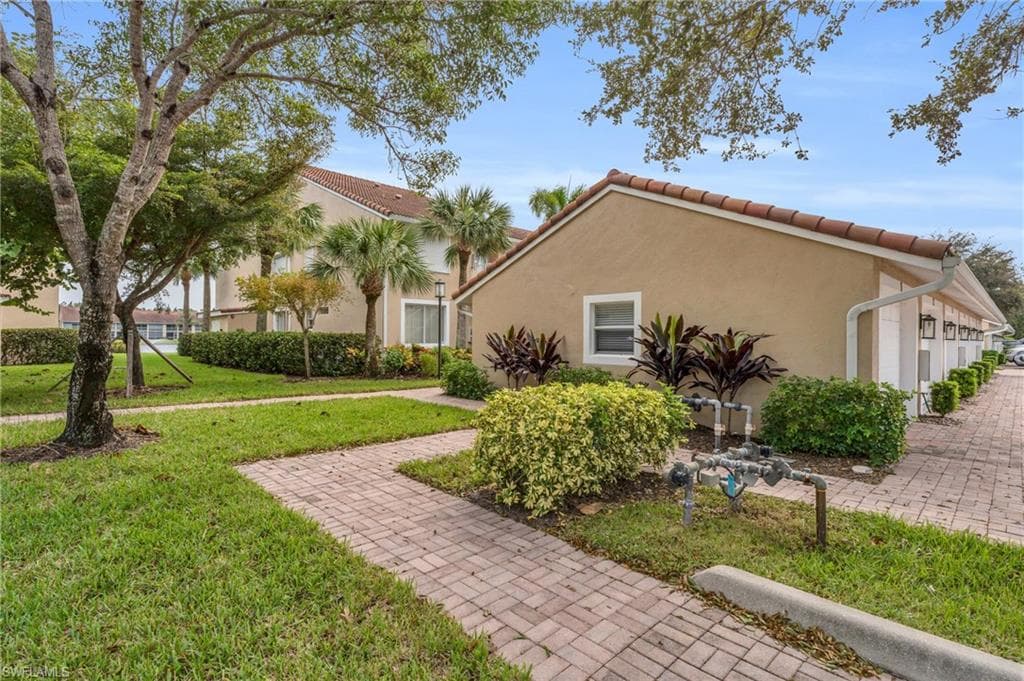 2365 Hidden Lake Ct 8001, Naples, FL 34112-7