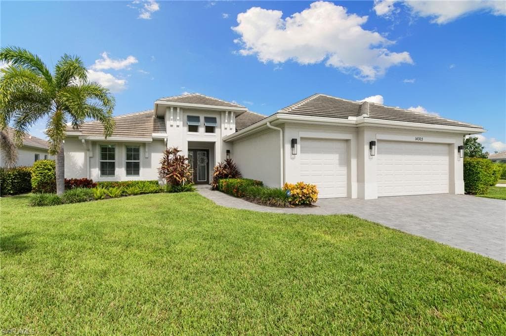 14303 Neptune Ave, Naples, FL 34114-1
