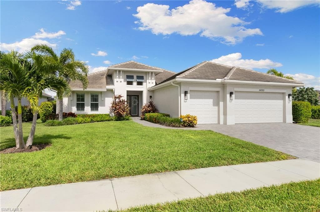 14303 Neptune Ave, Naples, FL 34114-2