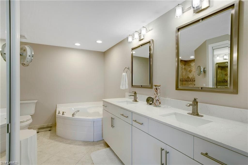 13105 Vanderbilt Dr 405, Naples, FL 34110-24