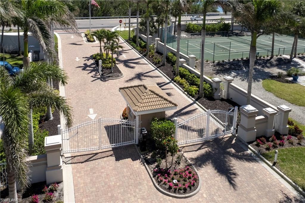 13105 Vanderbilt Dr 405, Naples, FL 34110-31