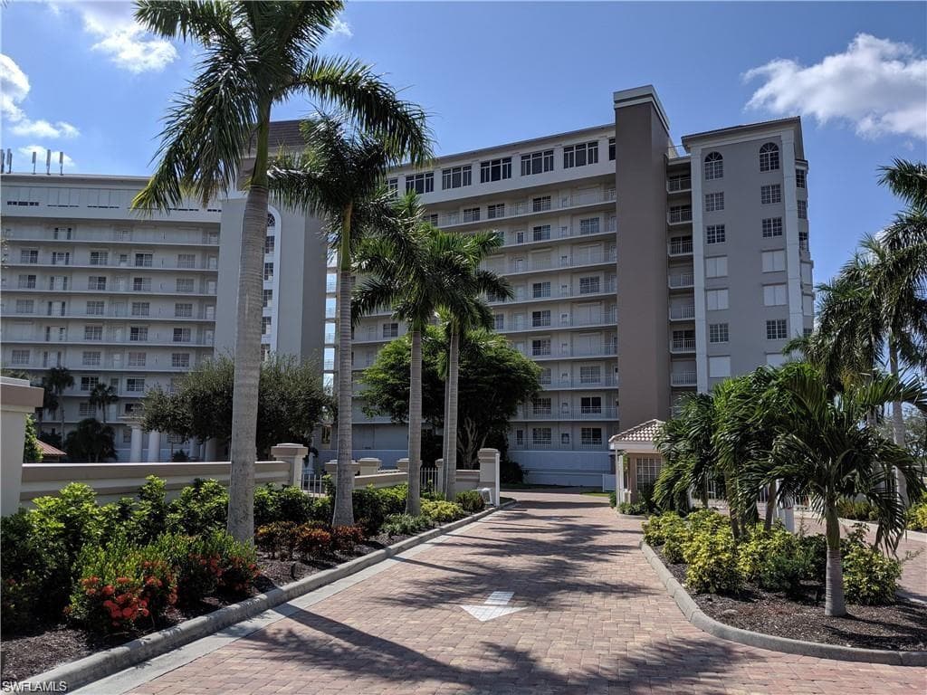 13105 Vanderbilt Dr 405, Naples, FL 34110-32