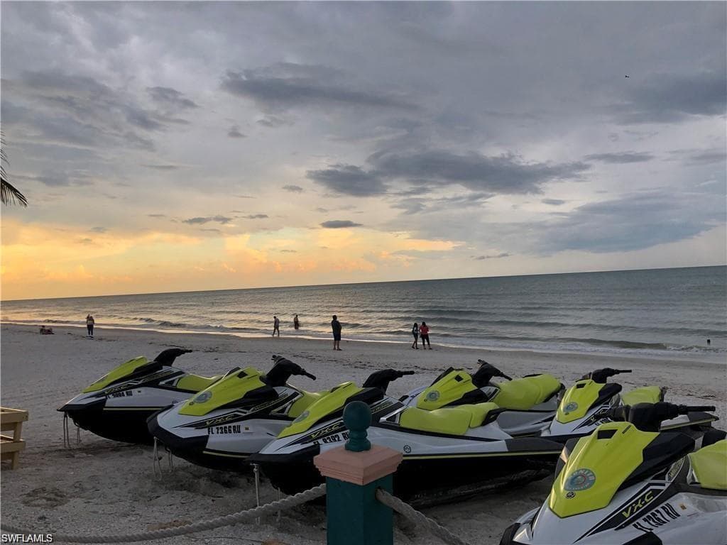 13105 Vanderbilt Dr 405, Naples, FL 34110-46