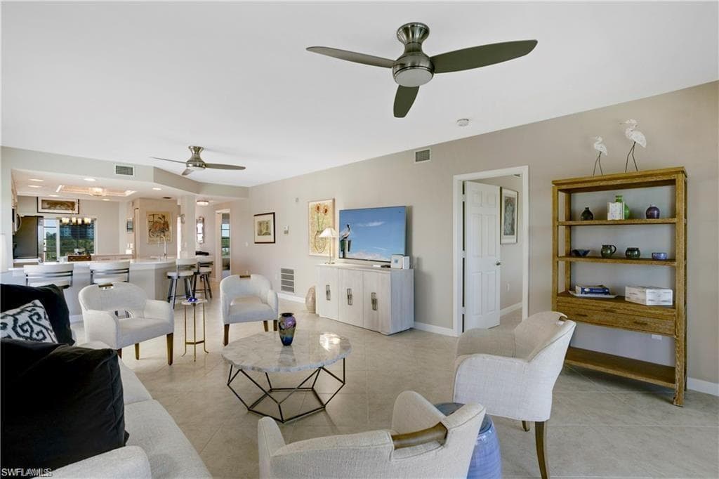 13105 Vanderbilt Dr 405, Naples, FL 34110-3