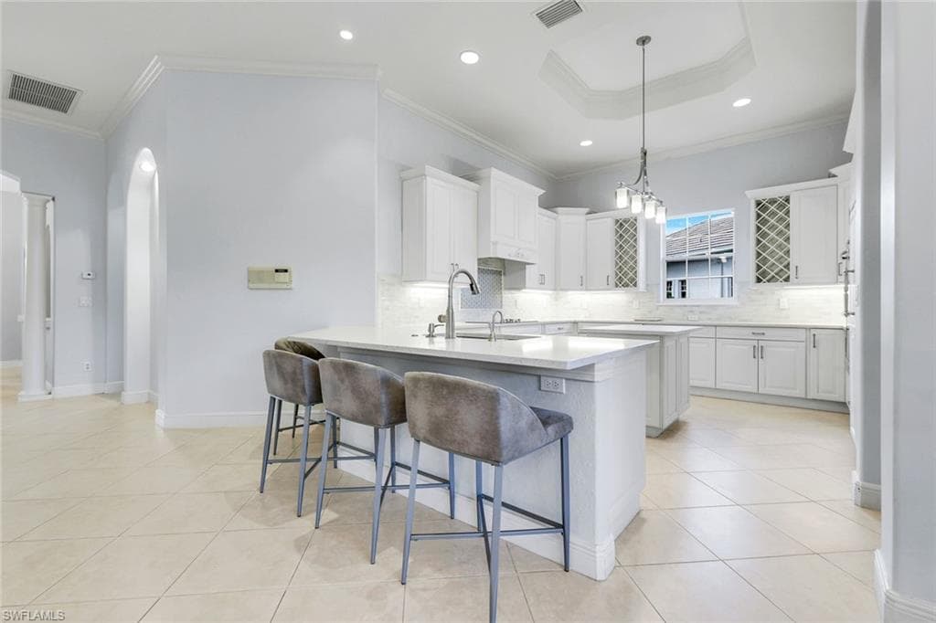 5799 Hammock Isles Dr, Naples, FL 34119-8