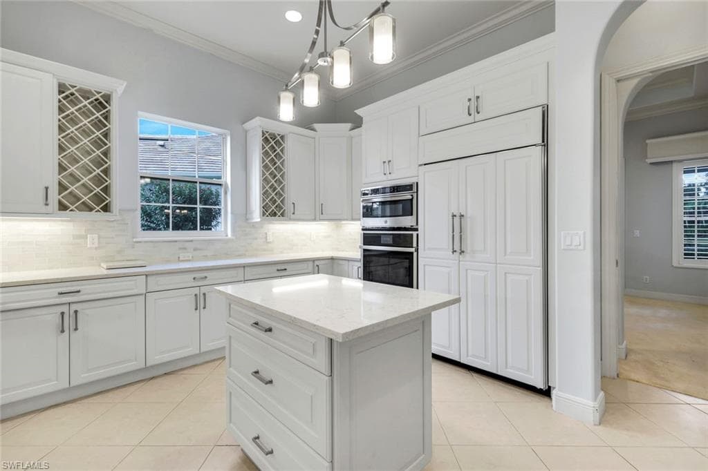 5799 Hammock Isles Dr, Naples, FL 34119-10