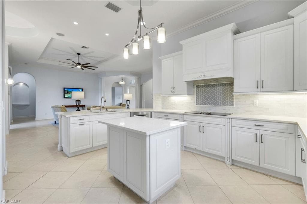 5799 Hammock Isles Dr, Naples, FL 34119-12