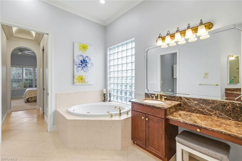 5799 Hammock Isles Dr, Naples, FL 34119-21