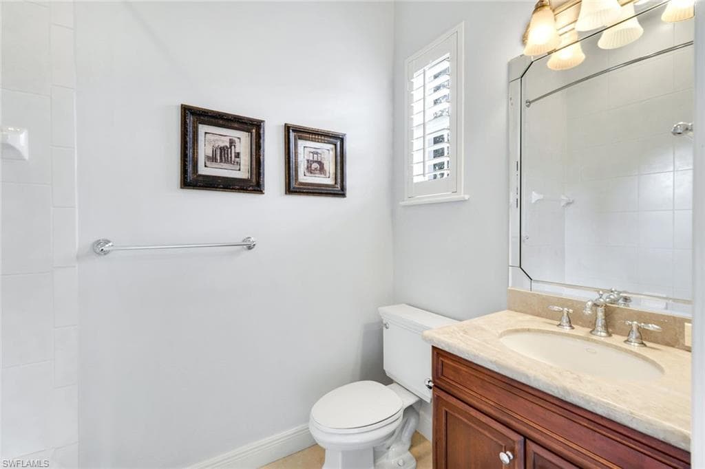 5799 Hammock Isles Dr, Naples, FL 34119-25