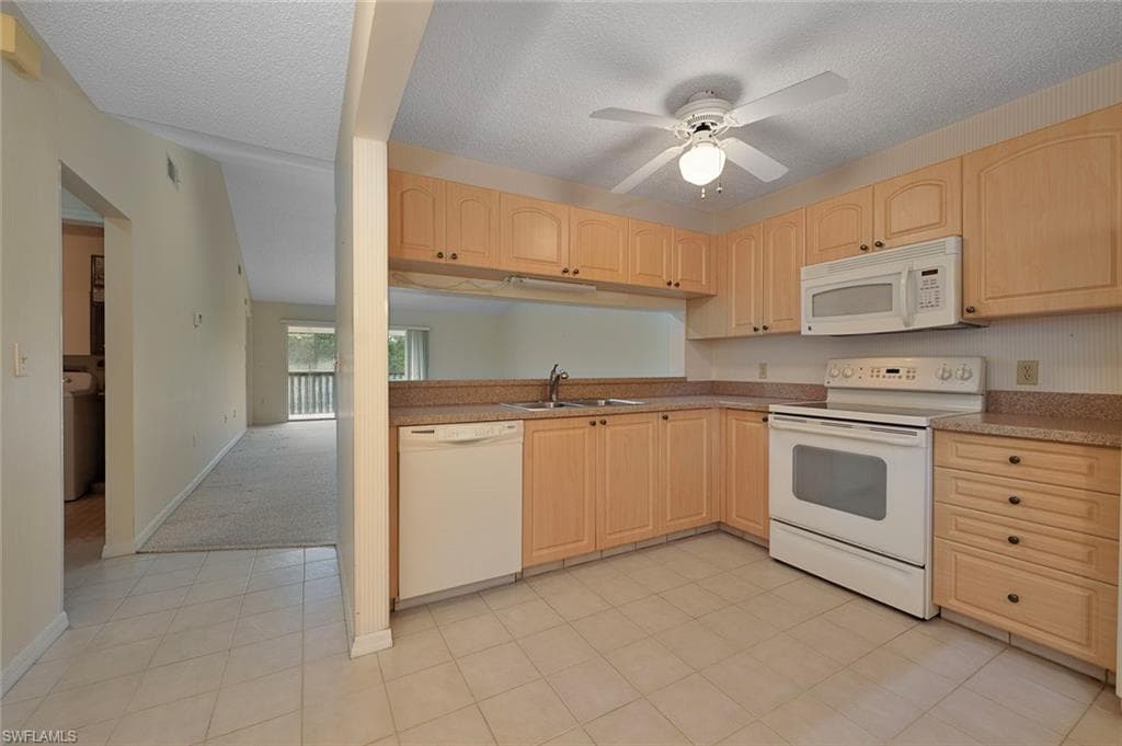 3001 Sandpiper Bay Cir B303, Naples, FL 34112-10