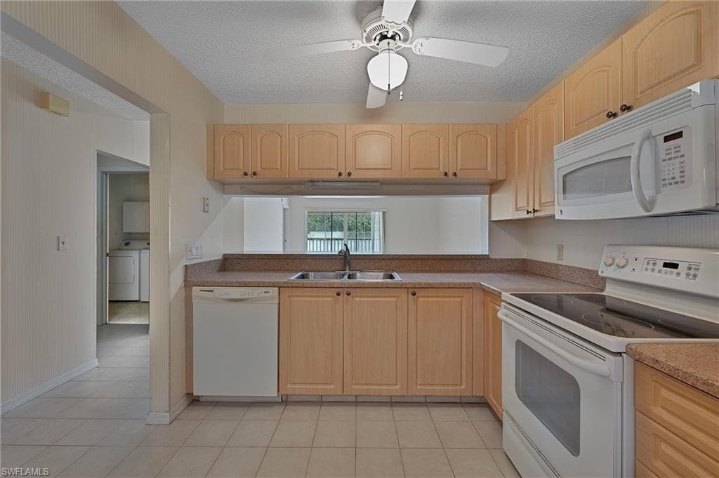 3001 Sandpiper Bay Cir B303, Naples, FL 34112-11
