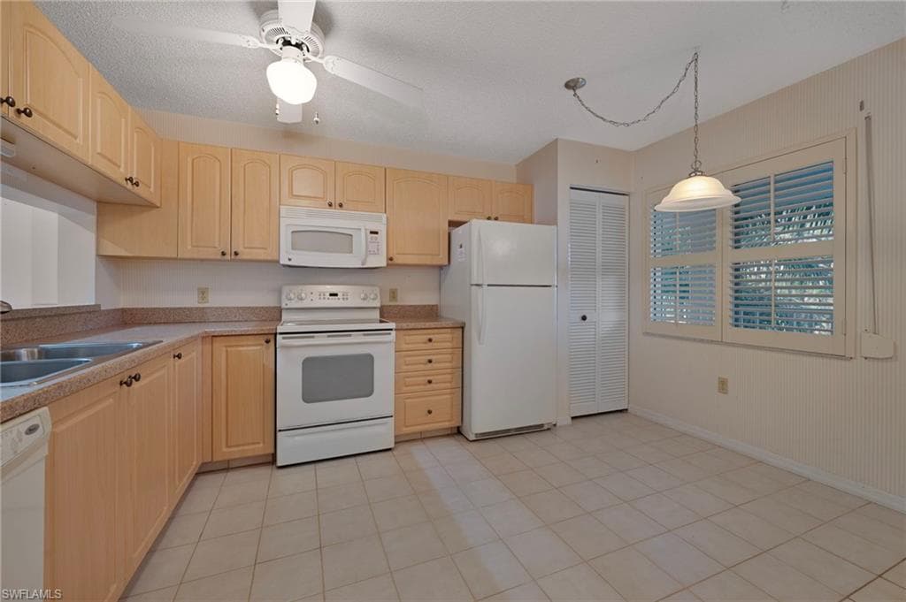 3001 Sandpiper Bay Cir B303, Naples, FL 34112-12