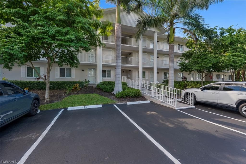 3001 Sandpiper Bay Cir B303, Naples, FL 34112-3