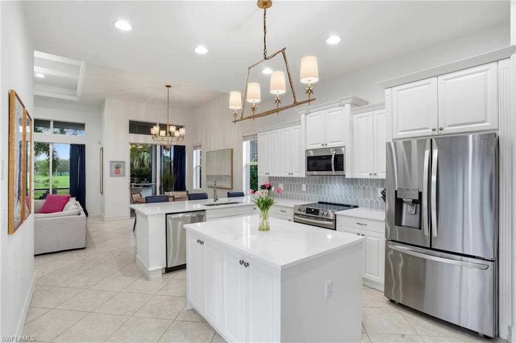 7840 Valencia Ct, Naples, FL 34113-8