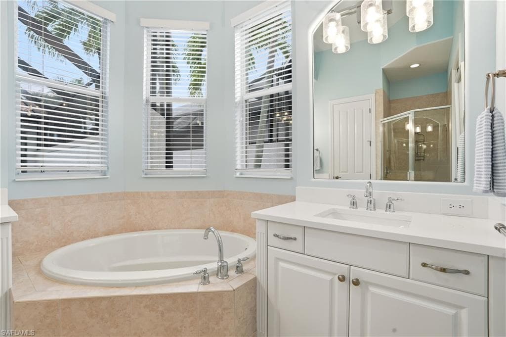 7840 Valencia Ct, Naples, FL 34113-13