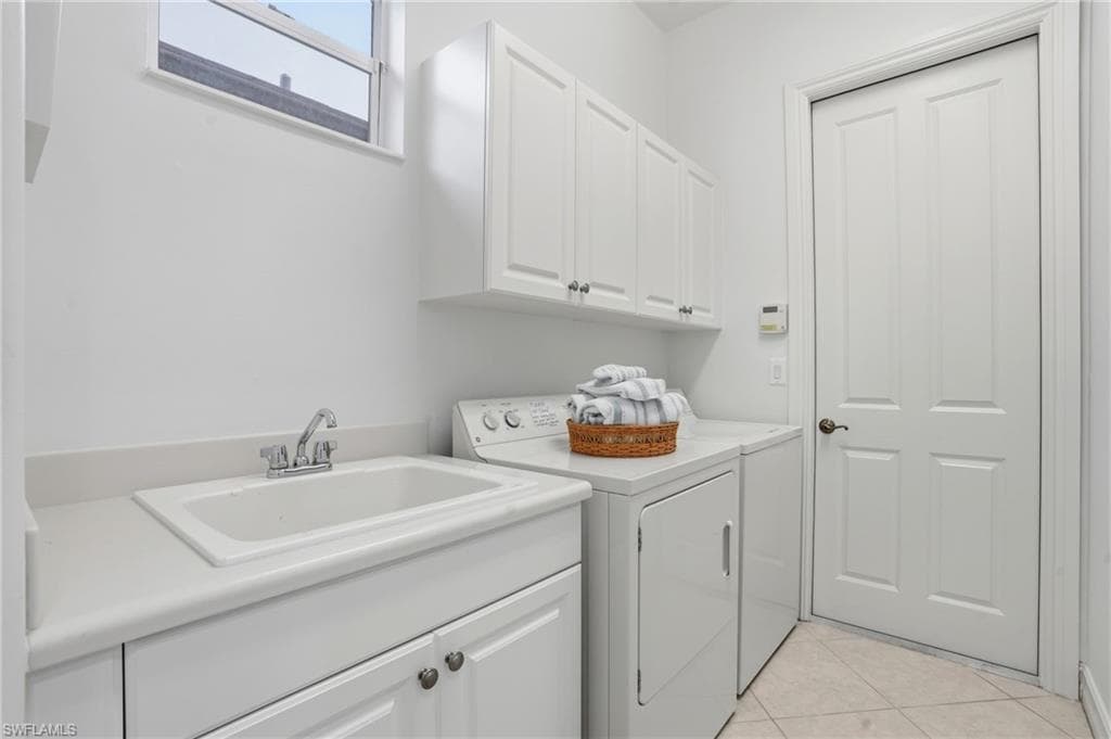 7840 Valencia Ct, Naples, FL 34113-20
