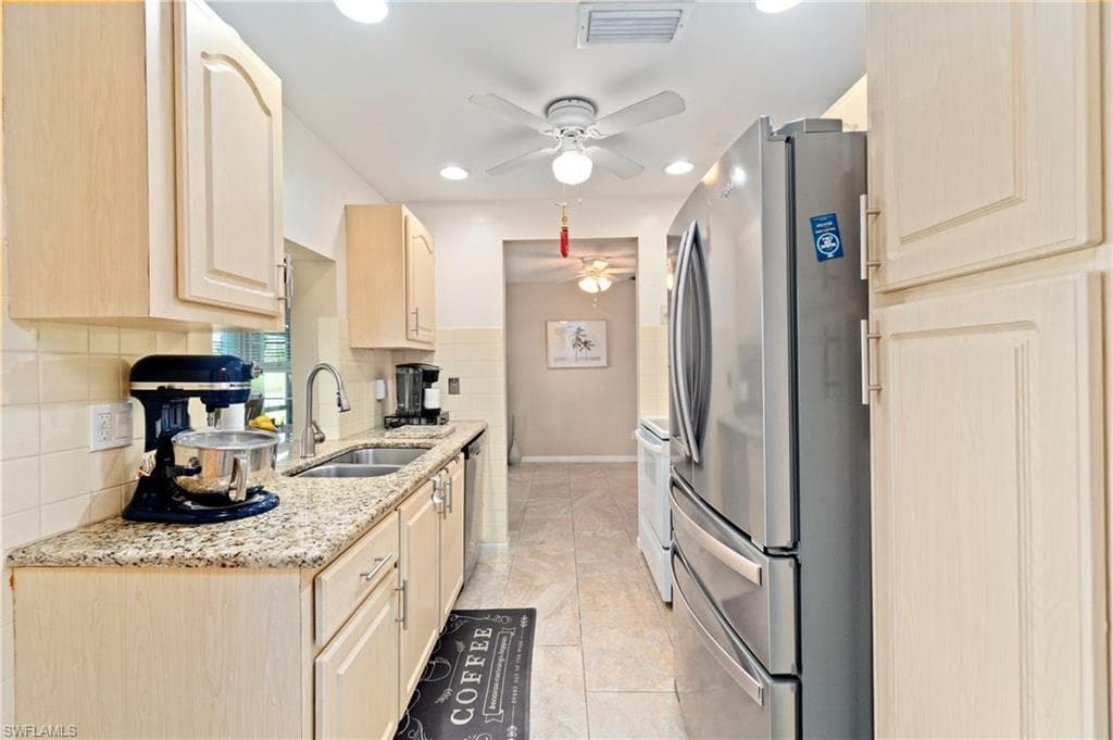 1037 Forest Lakes Dr 8d, Naples, FL 34105-12