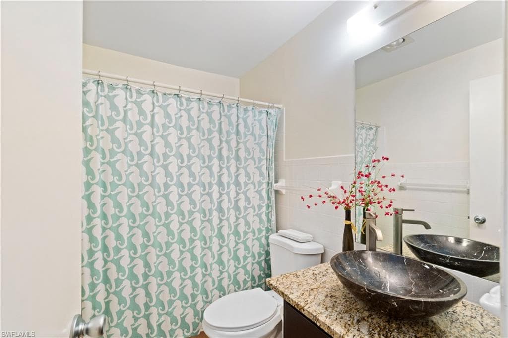 1037 Forest Lakes Dr 8d, Naples, FL 34105-18