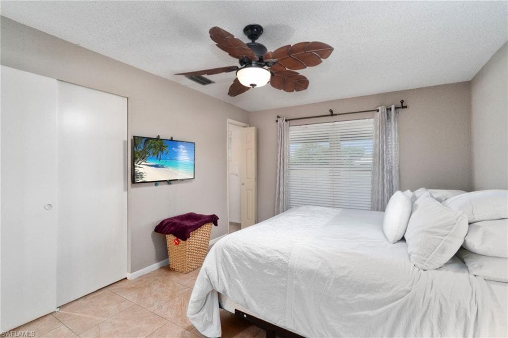 1037 Forest Lakes Dr 8d, Naples, FL 34105-19