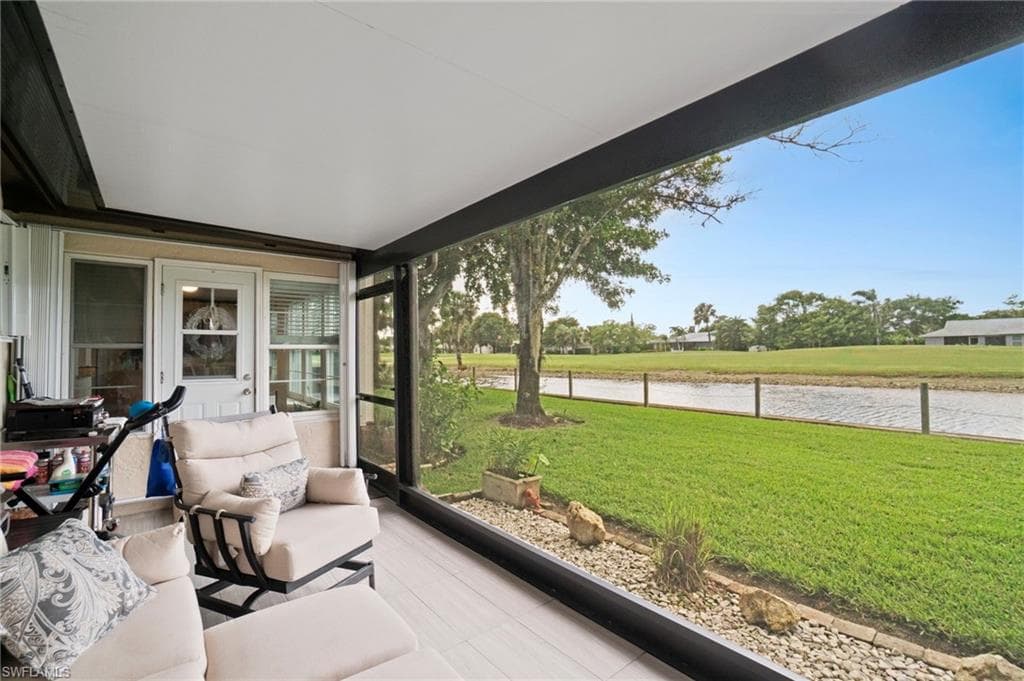 1037 Forest Lakes Dr 8d, Naples, FL 34105-22