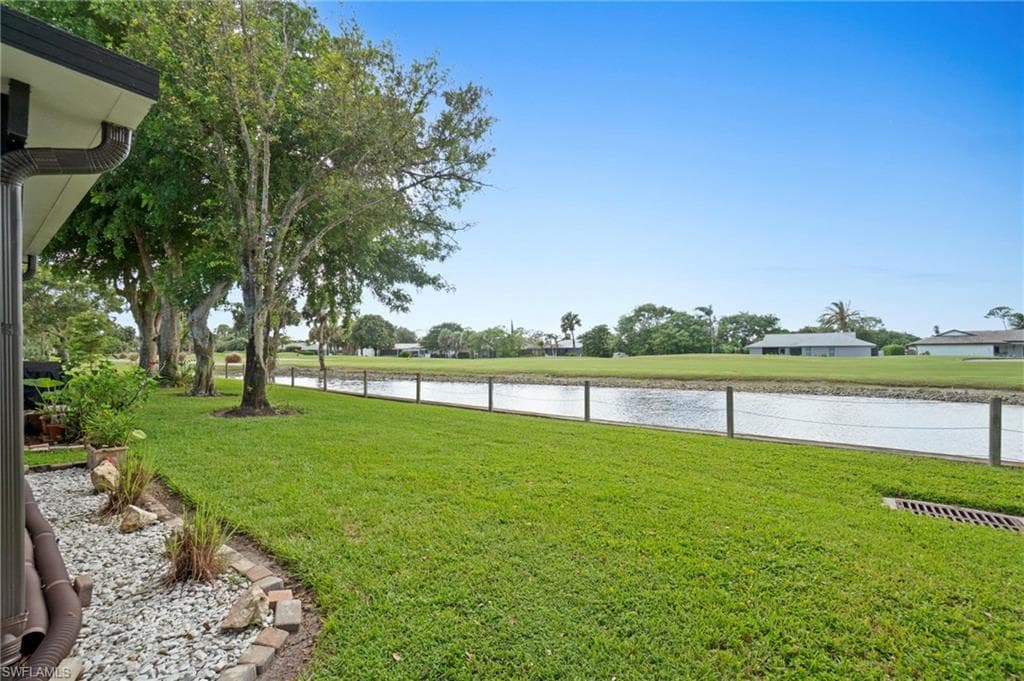 1037 Forest Lakes Dr 8d, Naples, FL 34105-26