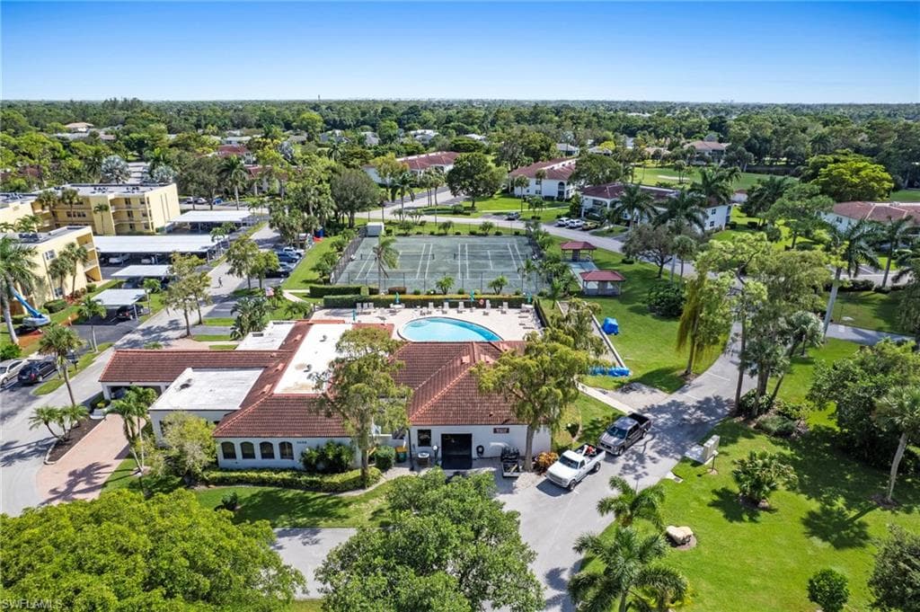 1037 Forest Lakes Dr 8d, Naples, FL 34105-36