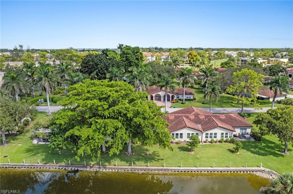 1037 Forest Lakes Dr 8d, Naples, FL 34105-38